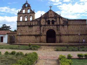 iglesia_parroquial_de_santa_lucia-_vista_frontal-_guane-_santander-_colombia